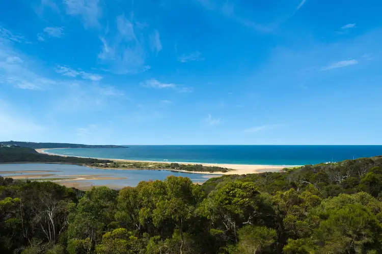 21 Lakeview Avenue, Merimbula NSW 2548
