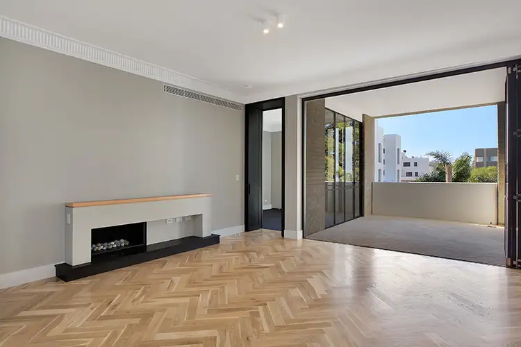 307/17 Danks Street