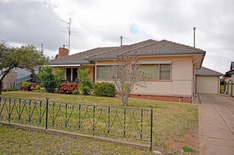 12 Ash Street, Leeton NSW 2705