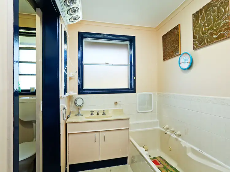 Sixth view of Homely house listing, 10 Durham Court, Corio VIC 3214