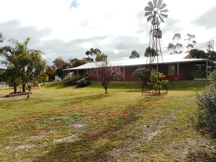 30 Warren Road, Katanning WA 6317