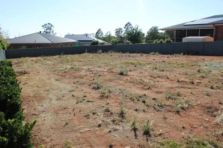 9 Kavanagh Circuit, Temora NSW 2666
