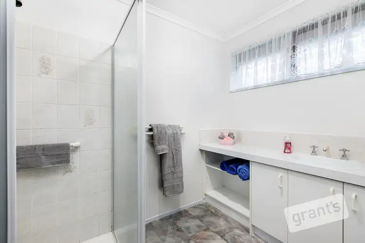 Sixth view of Homely house listing, 10 Cantle Close, Pakenham VIC 3810