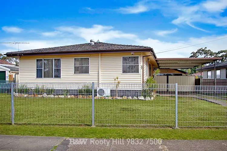 32 Manila Road, Lethbridge Park NSW 2770