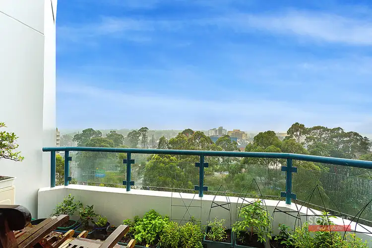 81/208 Pacific Highway, Hornsby NSW 2077