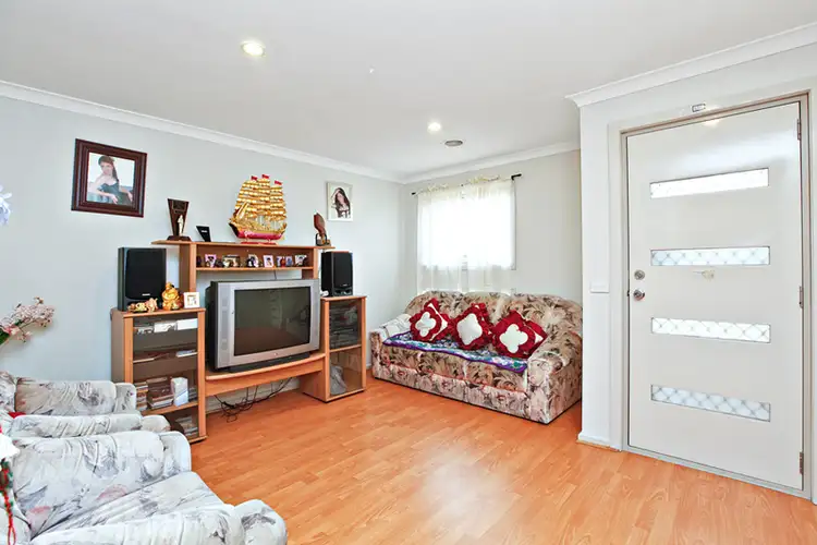 Fifth view of Homely house listing, 2/7 Craig Close, Truganina VIC 3029