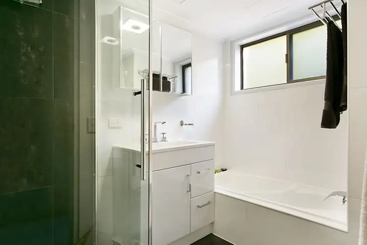 Fourth view of Homely unit listing, 2/47 Britannia Avenue, Broadbeach QLD 4218