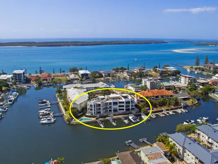 2/18 Canal Avenue, Runaway Bay QLD 4216