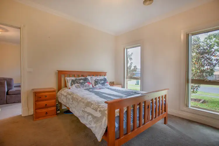 Seventh view of Homely house listing, 1/5 Hardy Drive, Trafalgar VIC 3824