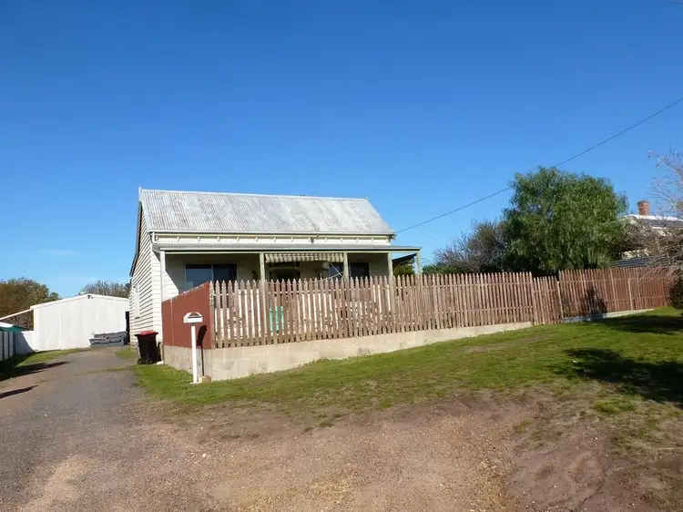 42 McLellan Street, Ararat VIC 3377