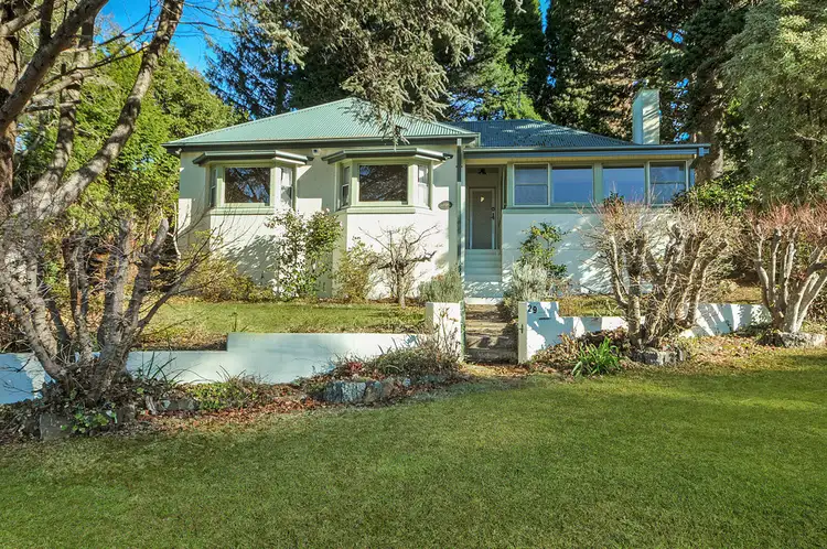 29 Carrington Avenue, Katoomba NSW 2780