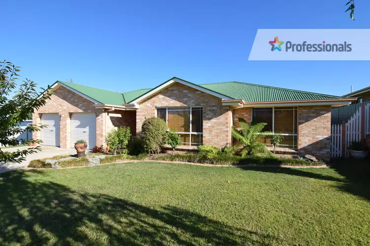 Main view of Homely house listing, 4 Magnolia Cl, Kelso NSW 2795