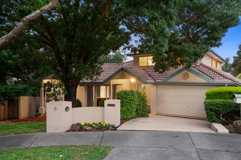 Main view of Homely house listing, 5 Castlereagh Court, Mount Waverley VIC 3149