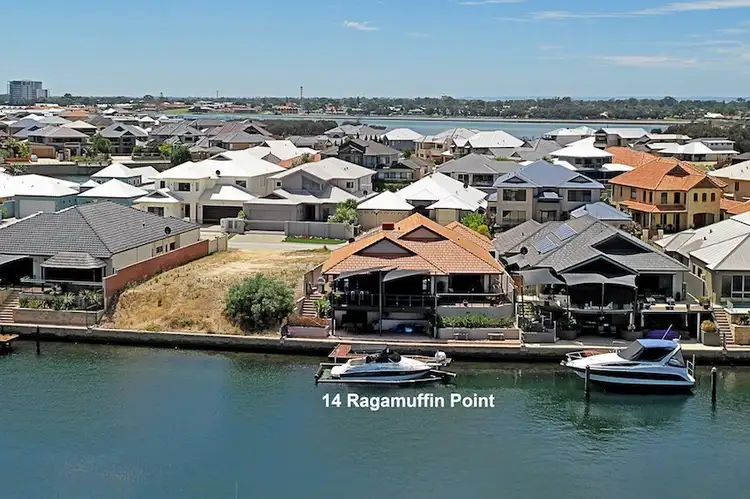 14 Ragamuffin Point, Halls Head WA 6210