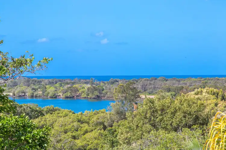 19 Hibiscus Parade, Banora Point NSW 2486