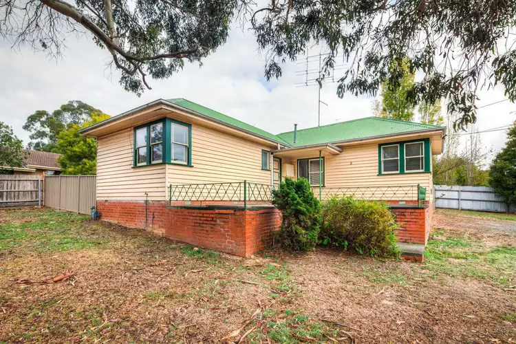 2 Eddy ave, Mount Helen VIC 3350