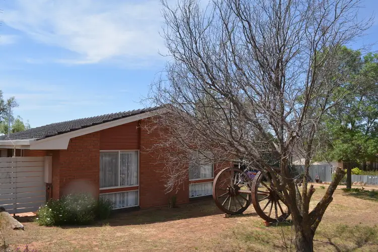 5 Coustley Avenue, Ouyen VIC 3490