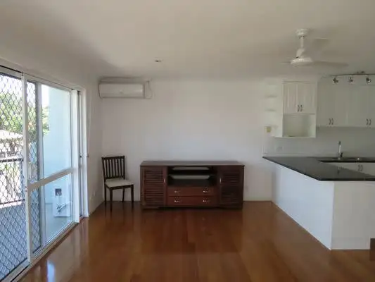 Seventh view of Homely townhouse listing, 4/404 Esplanade, Torquay QLD 4655