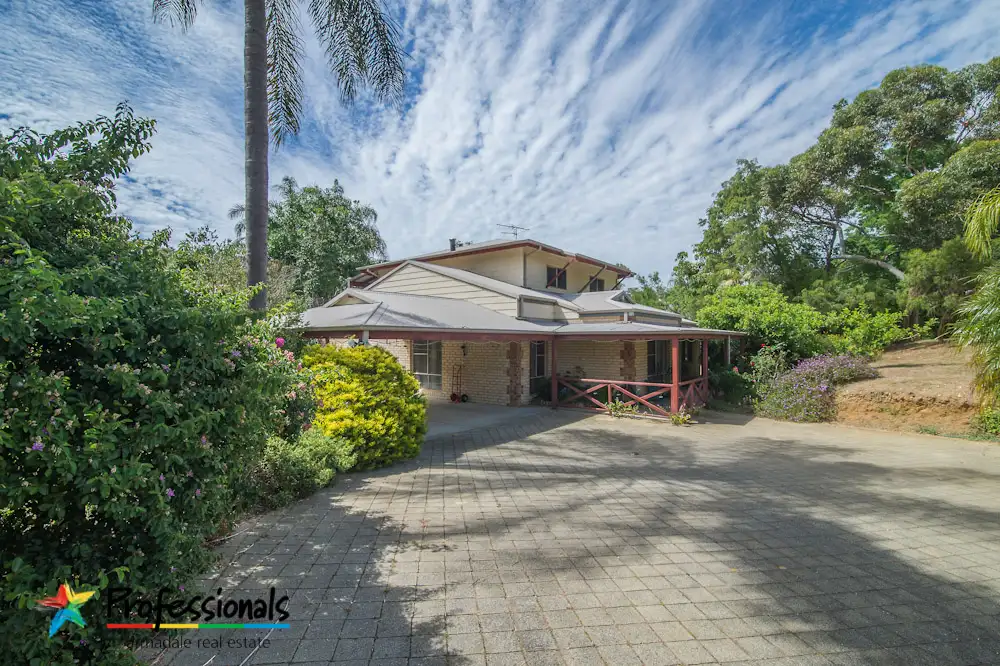 Main view of Homely house listing, 5 Topaz Ct, Mount Richon WA 6112