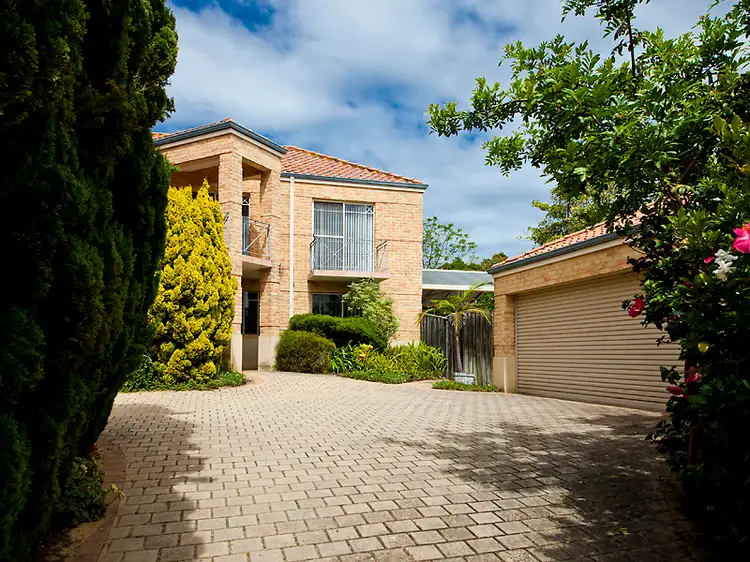 3/4 Henley Place, Attadale WA 6156