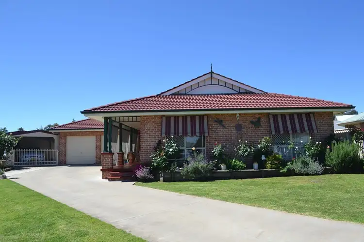 12 Libani Close, Inverell NSW 2360
