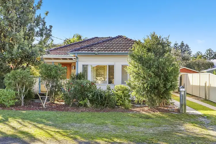 6 Yethonga Avenue, Blue Bay NSW 2261