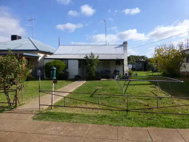 118 Currajong Street, Parkes NSW 2870