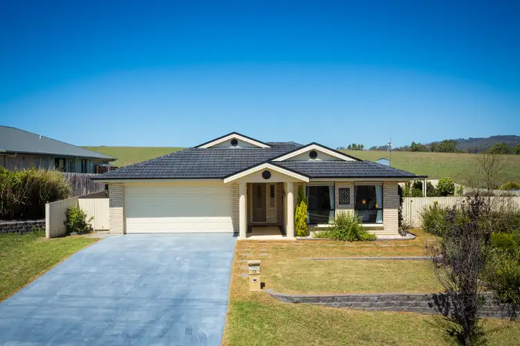 13 Koma Circuit, Bega NSW 2550