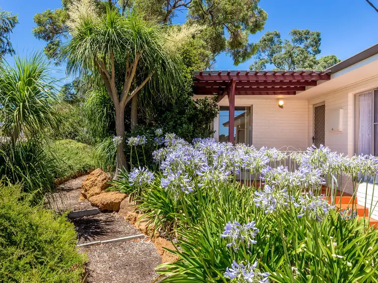 21 Elmwood Crescent, Lesmurdie WA 6076