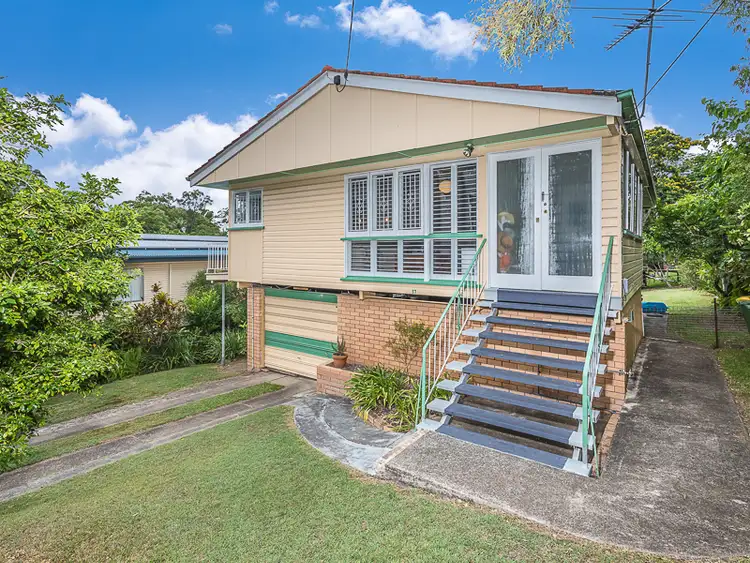 17 Lily Street, Everton Hills QLD 4053