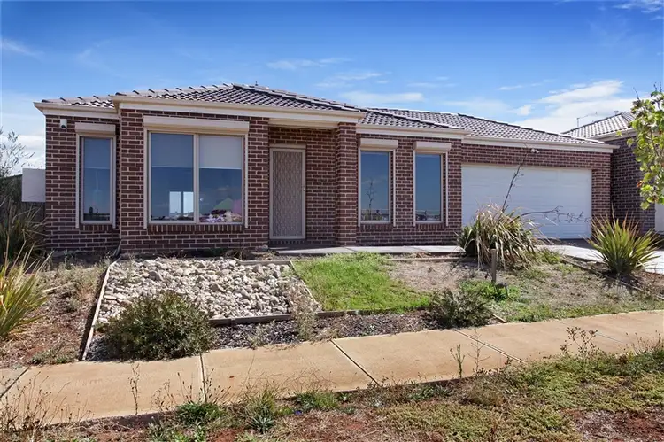 1 Weeks Avenue, Melton West VIC 3337