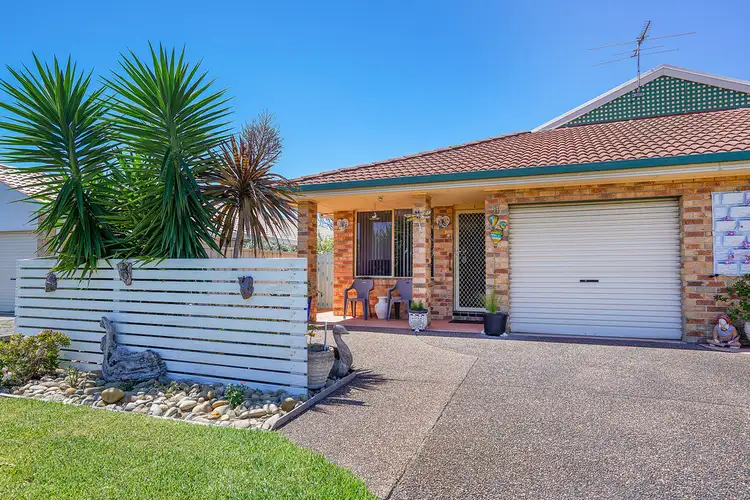 1/8 Tofino Close, Pelican NSW 2281