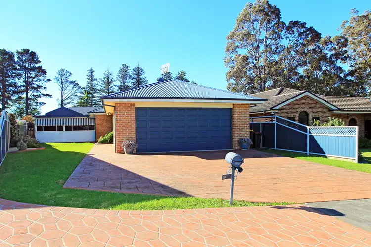 9 Jade Place, Meroo Meadow NSW 2540