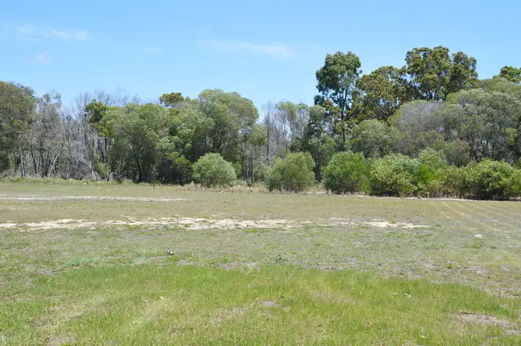 13 Lakes Blvd, Burrum Heads QLD 4659