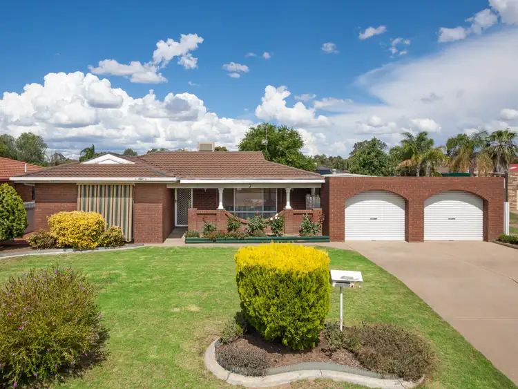 7 Warrambool Crescent, Glenfield Park NSW 2650