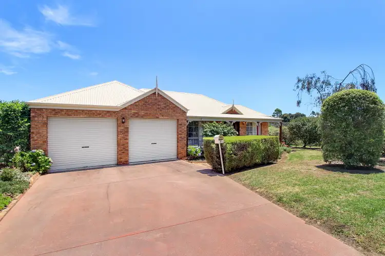 27 Harnham Drive, Bairnsdale VIC 3875