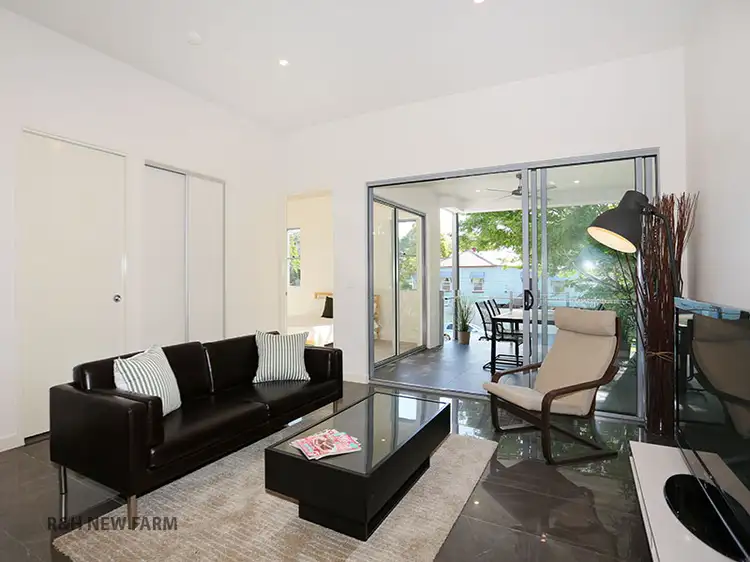 2/23 Burke Street, Coorparoo QLD 4151