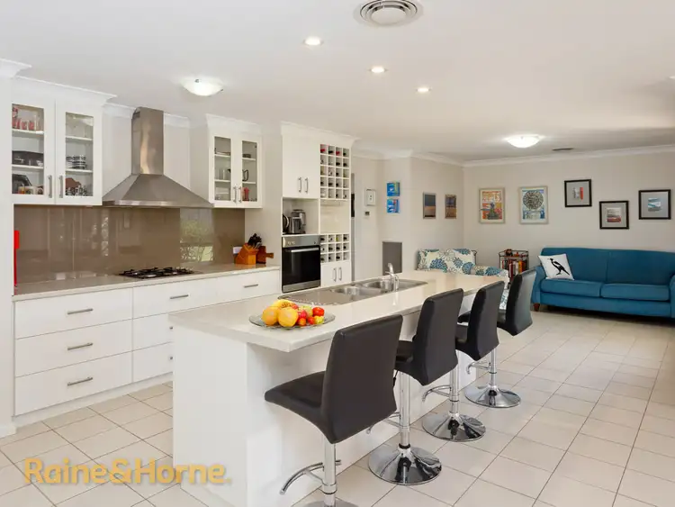 24 Marylands Way, Bourkelands NSW 2650