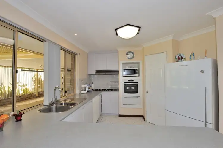 Sixth view of Homely house listing, 2 Nora Court, Safety Bay WA 6169