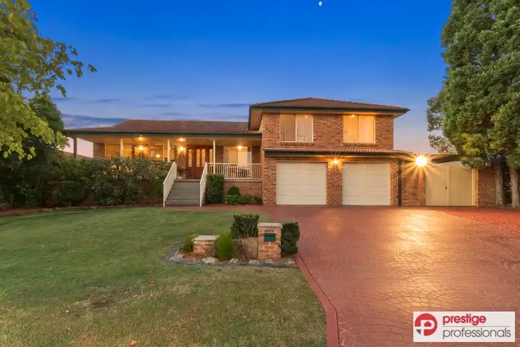 8 Banksia Place, Wattle Grove NSW 2173