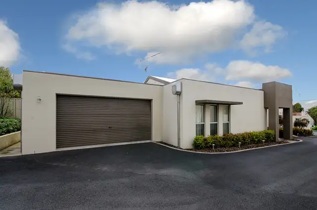 Second view of Homely house listing, 4/17 Shepherdson Road, Mount Gambier SA 5290