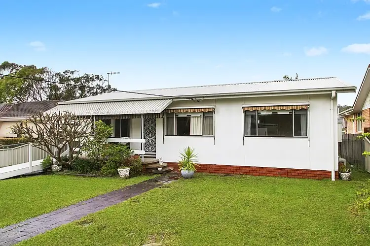 41 Sierra Avenue, Bateau Bay NSW 2261