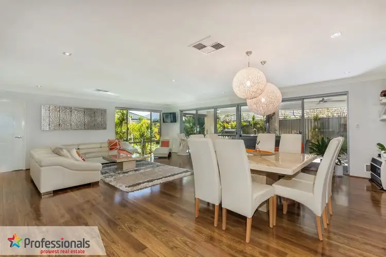 8 Highland Rise, Piara Waters WA 6112