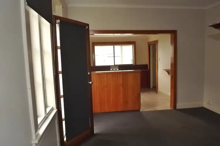 2/6 Eddington Crescent