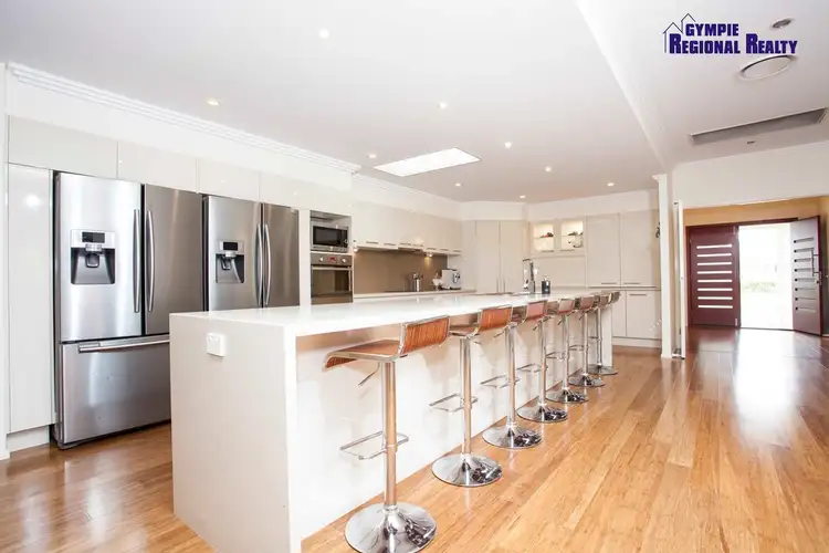 10 Bond Dr, Southside QLD 4570