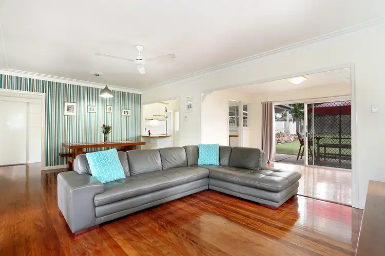 30 Logan Avenue, Oxley QLD 4075