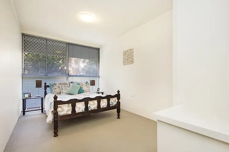 Fifth view of Homely unit listing, 3/30 'Leawarra' Chelsea Avenue, Broadbeach QLD 4218