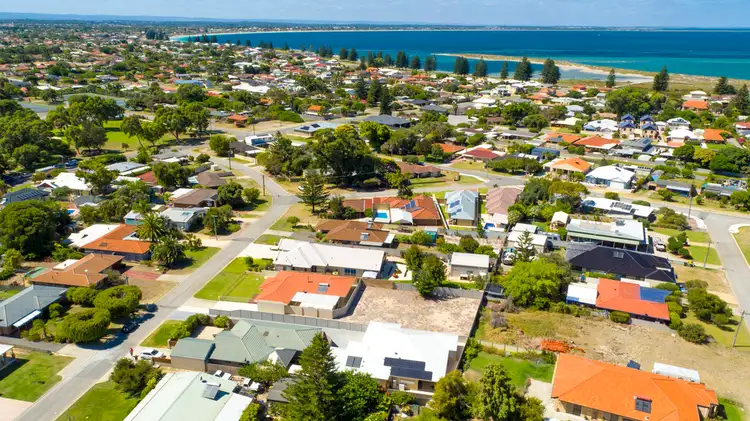 19A Thomas Street, Safety Bay WA 6169