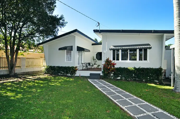 1 Weaber Street, Clontarf QLD 4019
