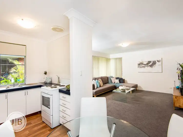 2/176 Labouchere Road, Como WA 6152